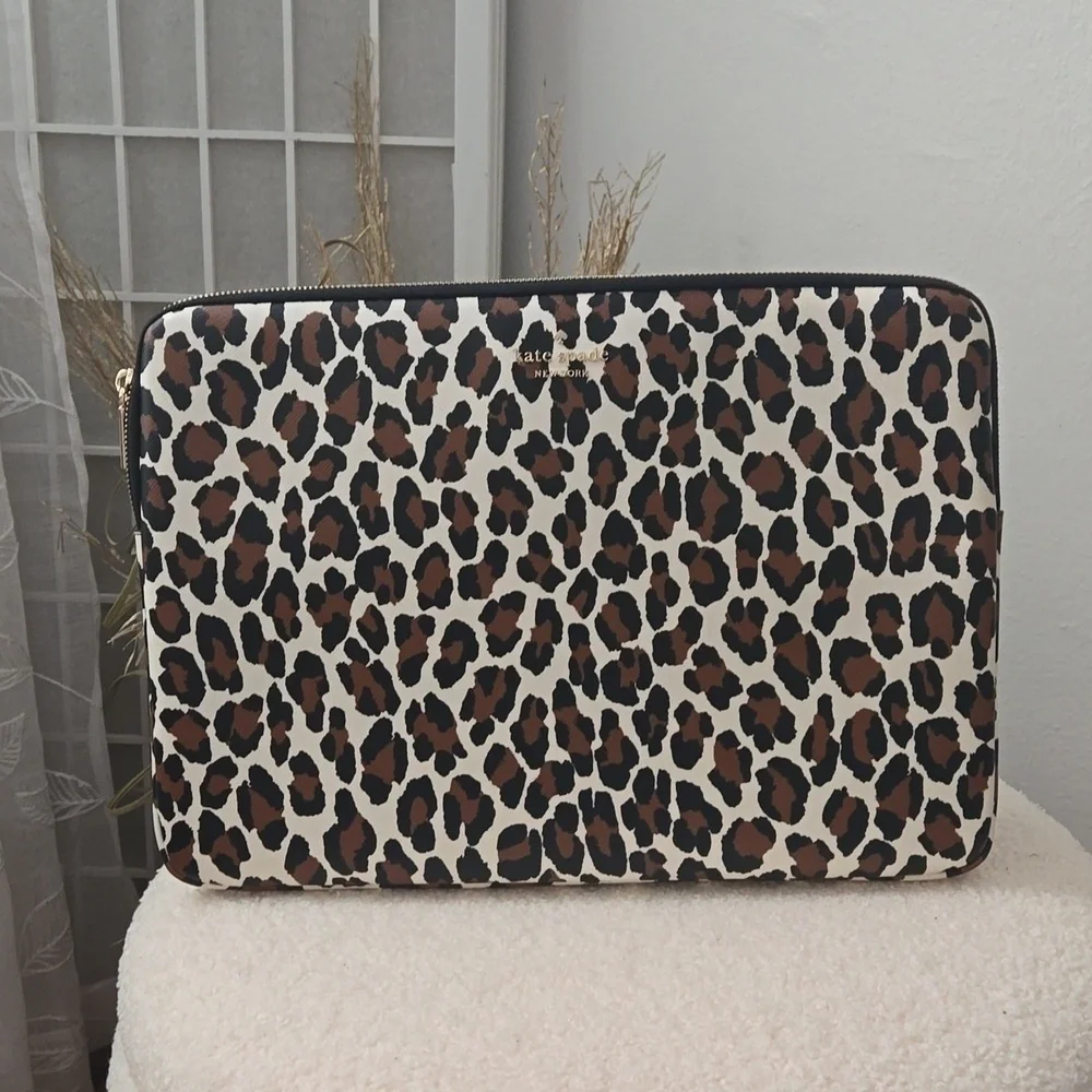 Madison Spotted Leopard Universal Laptop Sleeve